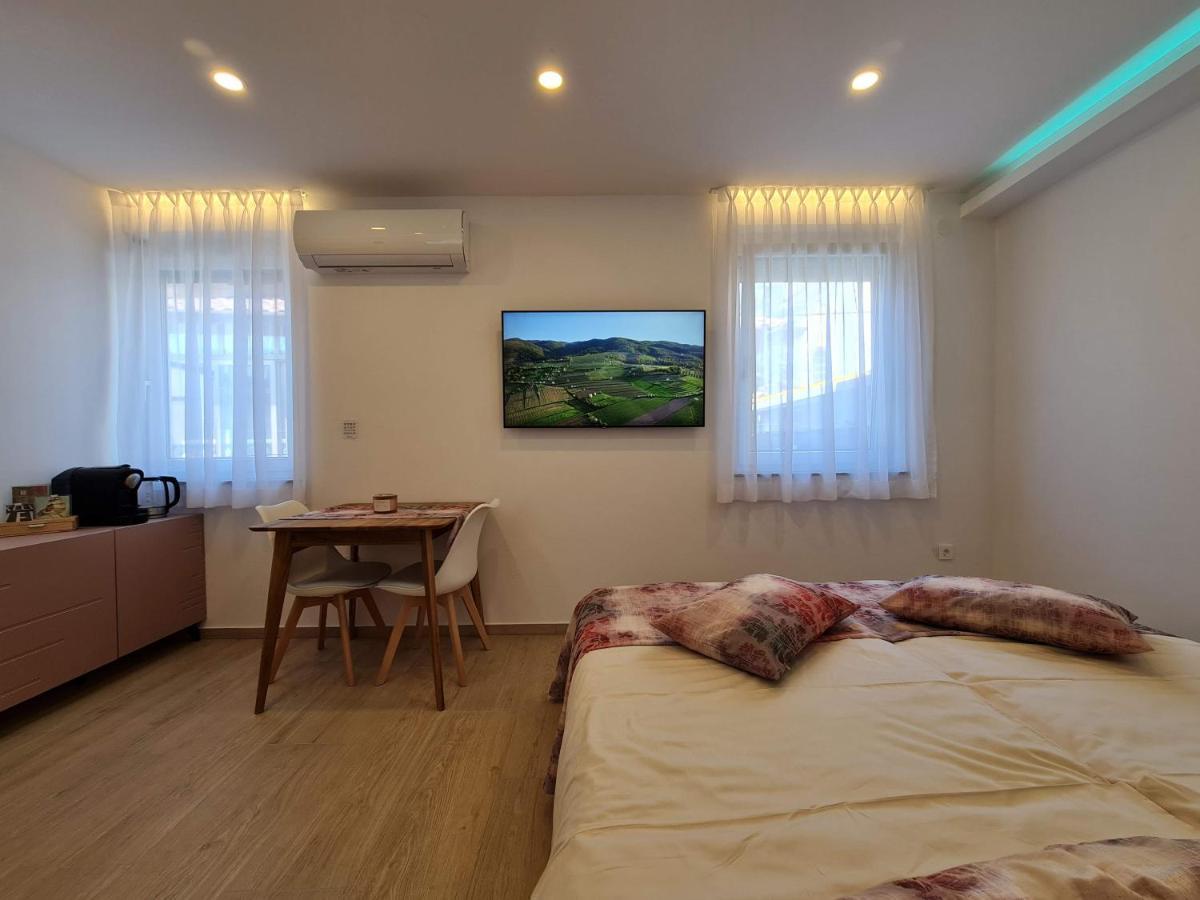 Restaurant & Apartments Getaway Pri Kobalu Vipava Exterior photo