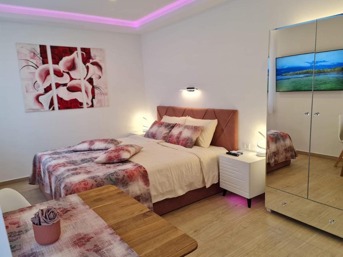Restaurant & Apartments Getaway Pri Kobalu Vipava Exterior photo