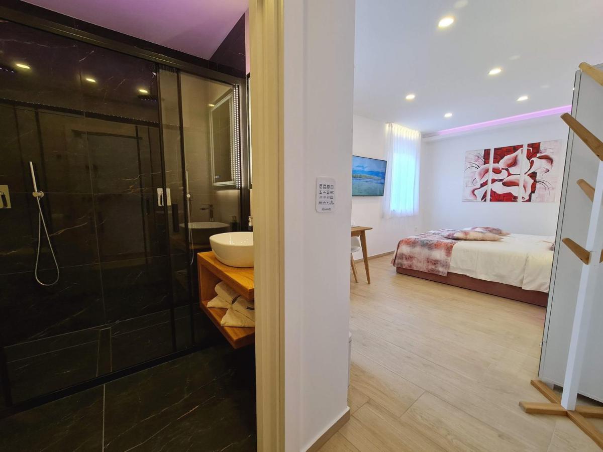 Restaurant & Apartments Getaway Pri Kobalu Vipava Exterior photo