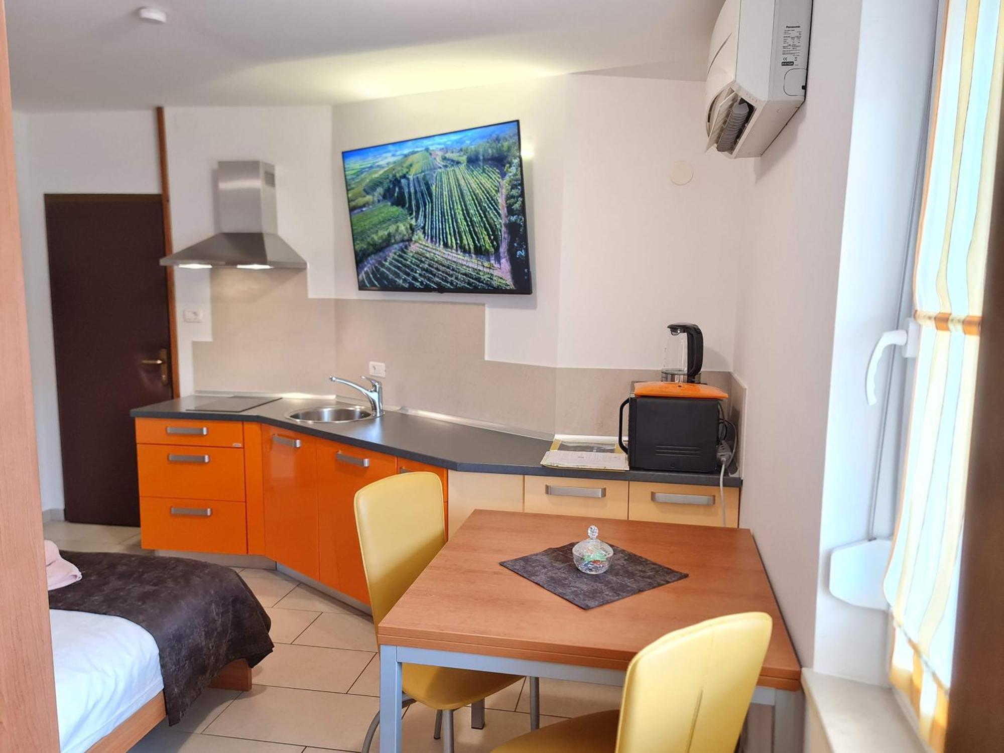Restaurant & Apartments Getaway Pri Kobalu Vipava Room photo