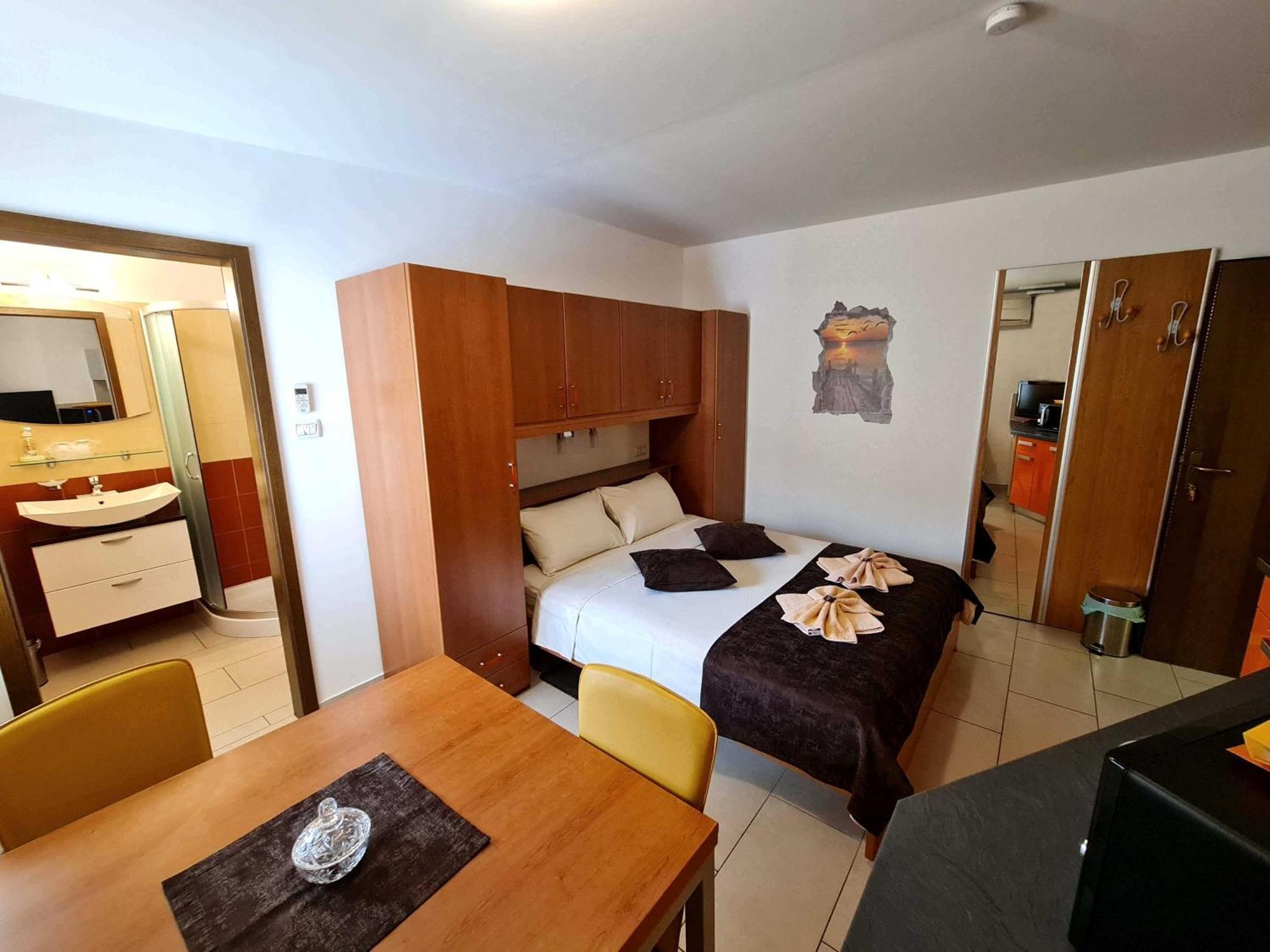 Restaurant & Apartments Getaway Pri Kobalu Vipava Room photo